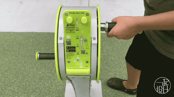發電自行車和拉手架子2.gif