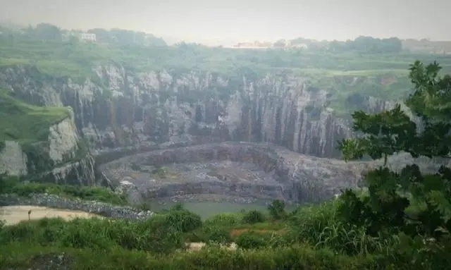 原新生水泥廠礦坑地貌.webp.jpg